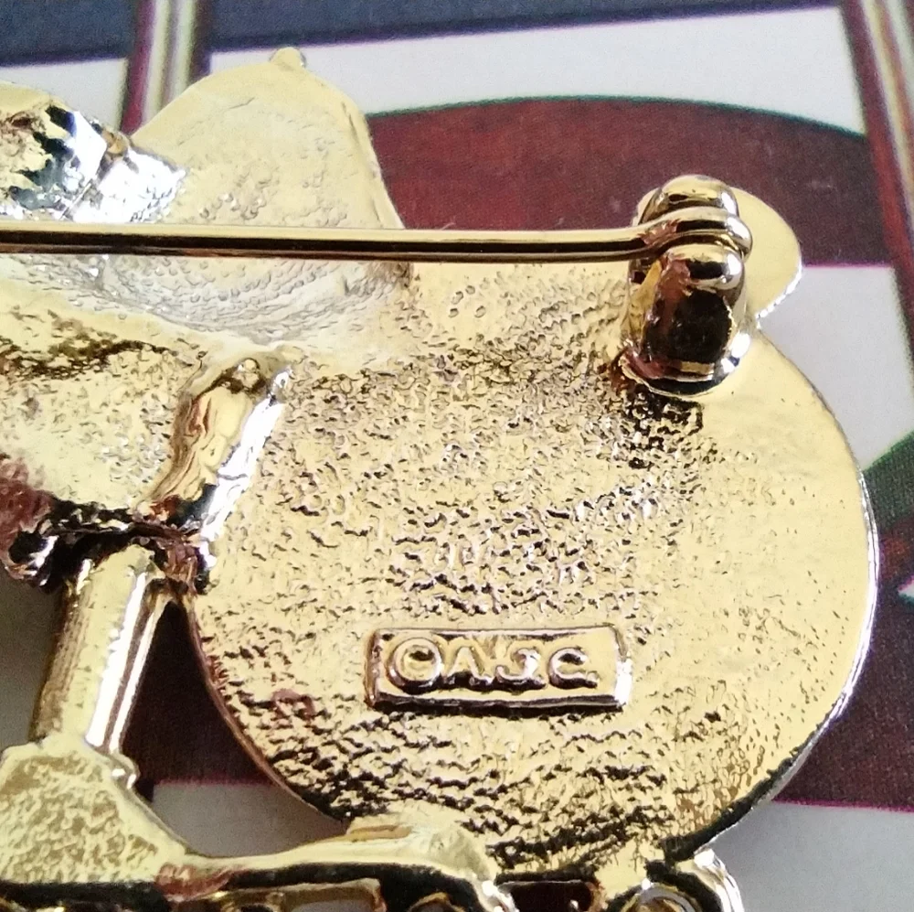 American Jewelry Chain Company gold-tone ANTIQUE dangle brooch